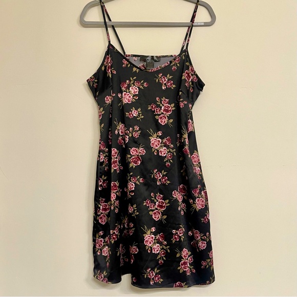 Coco and Shay Floral Slip Dress - Picture 3 of 7